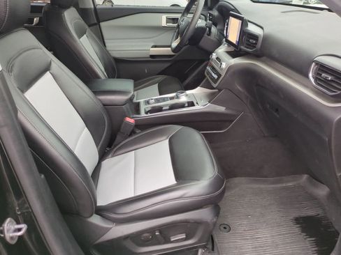 Used 2022 Ford Explorer XLT w/ Equipment Group 202A image 23