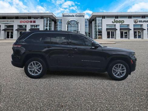 Certified 2024 Jeep Grand Cherokee Laredo X w/ Trailer Tow Package AWD/4WD image 9