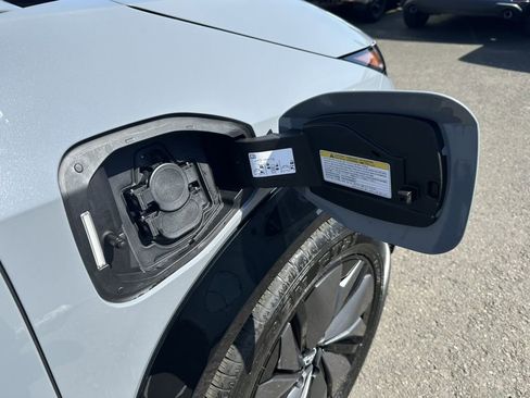 Used 2025 Nissan Ariya Platinum image 31