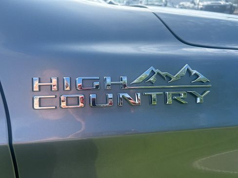 Used 2023 Chevrolet Suburban High Country AWD/4WD image 6
