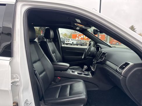 Used 2019 Jeep Grand Cherokee Limited AWD/4WD image 10