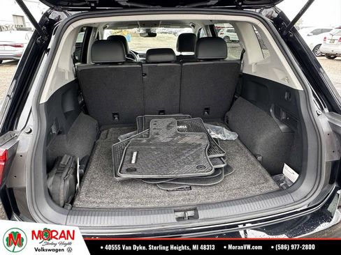 Used 2023 Volkswagen Tiguan SE AWD/4WD image 12