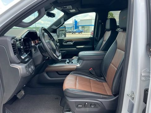 Used 2024 Chevrolet Silverado 2500 High Country w/ High Country Premium Package AWD/4WD image 4