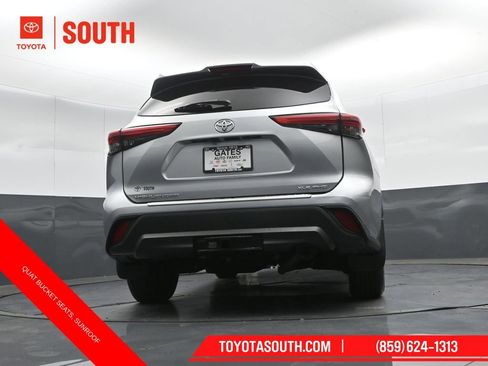 Used 2022 Toyota Highlander XLE AWD/4WD image 40