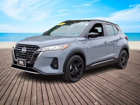 Used 2023 Nissan Kicks SR FWD image 3