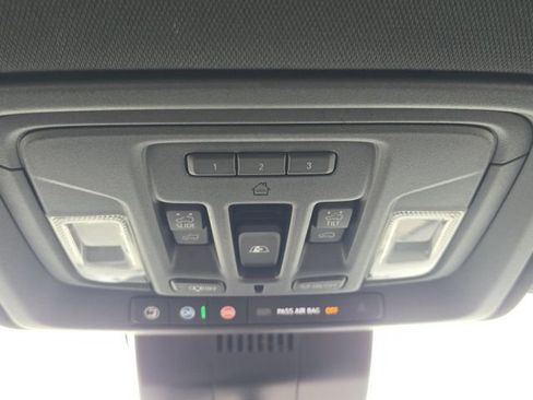 Used 2022 Chevrolet Silverado 1500 ZR2 w/ Technology Package image 44