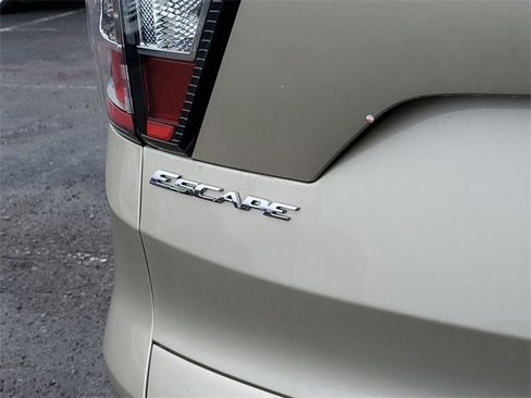 Used 2017 Ford Escape Titanium image 29