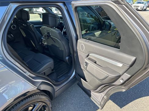 New 2025 Land Rover Discovery Dynamic SE image 17