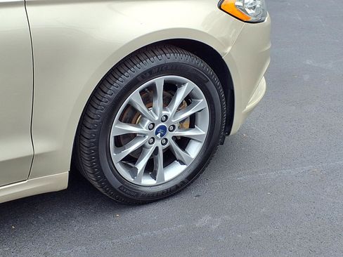 Used 2017 Ford Fusion SE w/ Fusion SE Technology Package FWD image 25