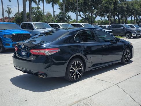 Used 2019 Toyota Camry SE FWD image 5