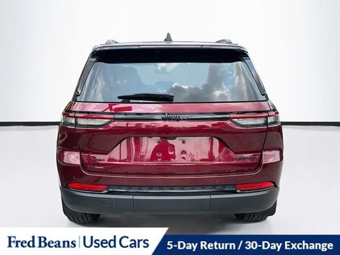 Used 2023 Jeep Grand Cherokee Limited w/ Black Appearance Package AWD/4WD image 7