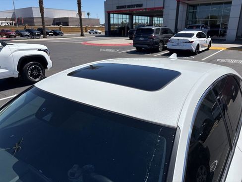 Used 2018 Honda Accord Touring image 4