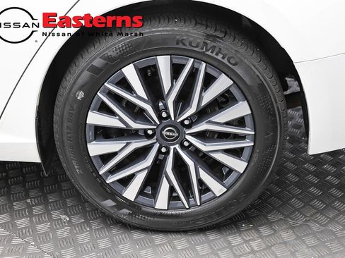 Used 2025 Nissan Altima 2.5 SV FWD image 8