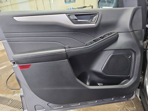 Used 2022 Ford Escape SE w/ SE Sport Appearance Package FWD image 25