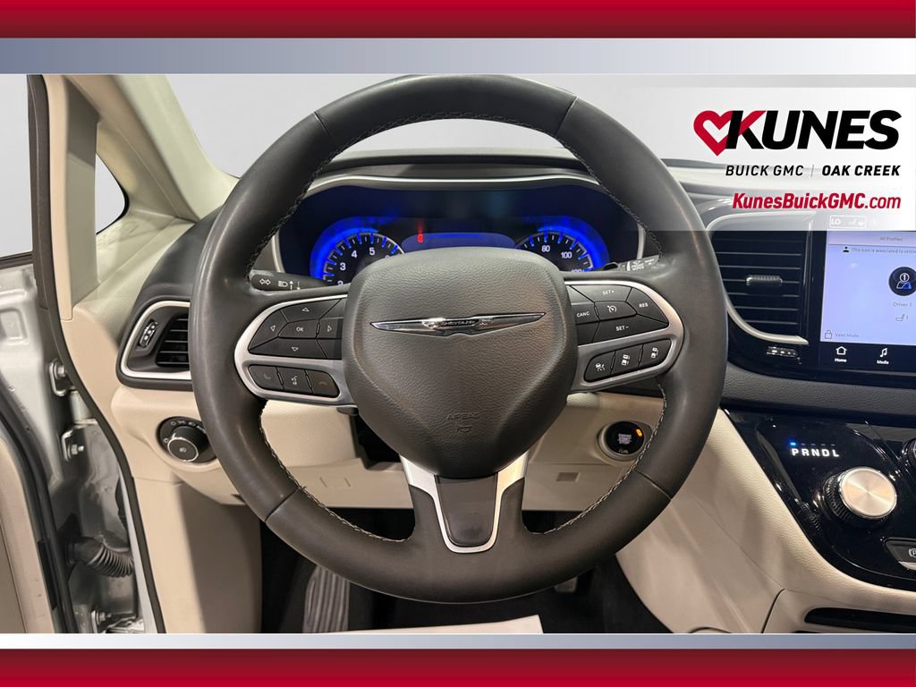Used 2024 Chrysler Pacifica Touring-L FWD image 15