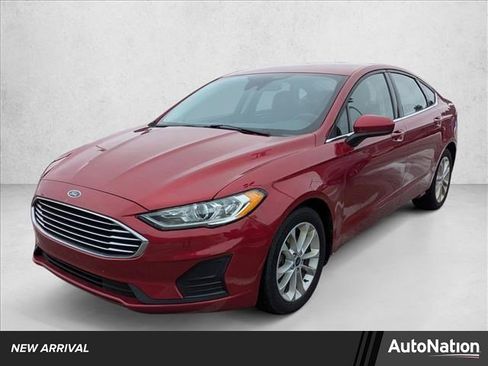 Used 2020 Ford Fusion SE image 1