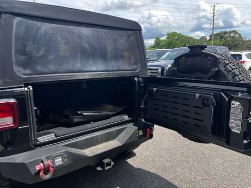 Used 2018 Jeep Wrangler Rubicon AWD/4WD image 9