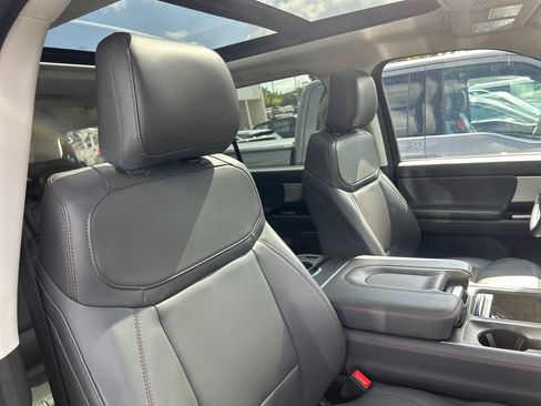 Used 2025 Ford Expedition Max Active RWD image 17