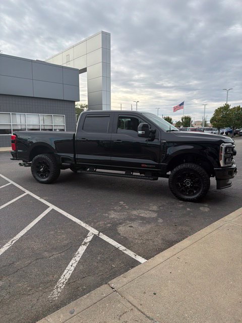 Used 2025 Ford F250 Lariat w/ Black Appearance Package AWD/4WD image 4