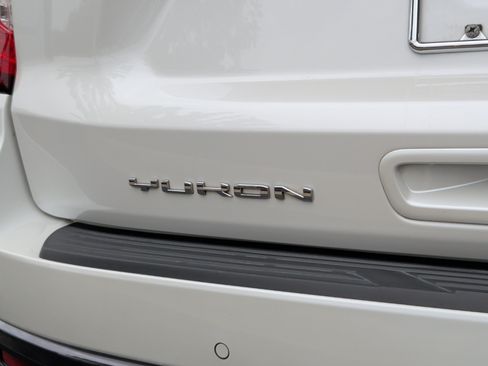 Used 2023 GMC Yukon Denali Ultimate AWD/4WD image 12