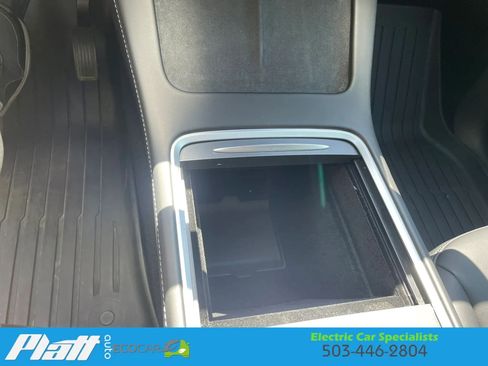 Used 2024 Tesla Model Y Long Range RWD image 32