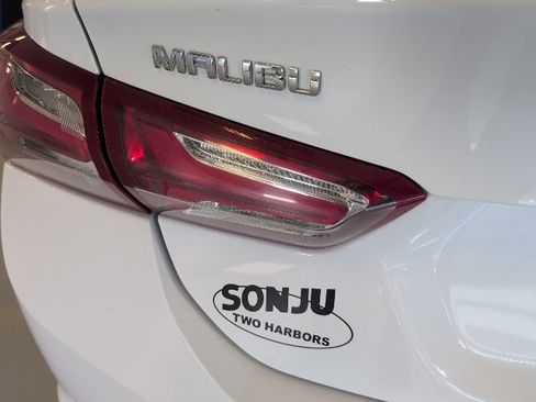 Used 2022 Chevrolet Malibu LT FWD image 31