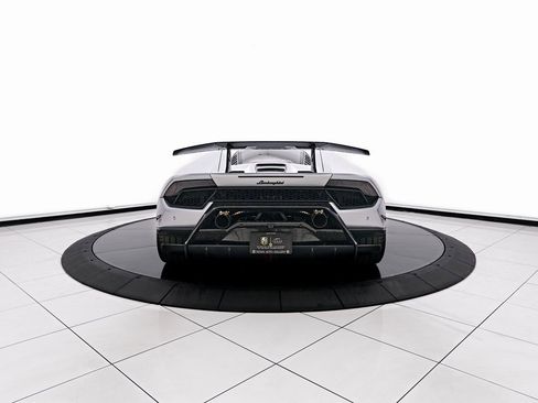 Used 2018 Lamborghini Huracan Performante image 15