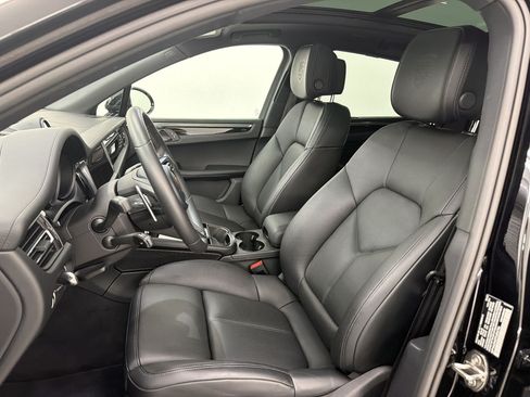 Used 2026 Porsche Macan AWD/4WD image 5