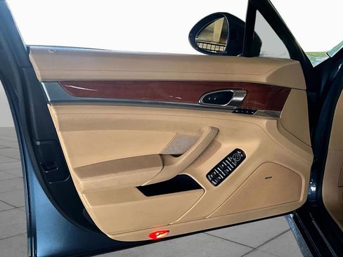 Used 2014 Porsche Panamera RWD image 20