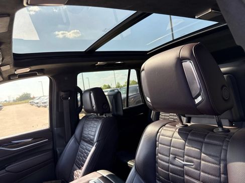 Used 2021 Cadillac Escalade Sport Platinum AWD/4WD image 21