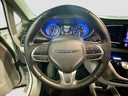 Used 2017 Chrysler Pacifica Touring-L w/ Tire & Wheel Group image 12