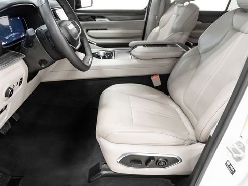 Used 2024 Jeep Wagoneer L Series II w/ Flexible Seating Group image 11