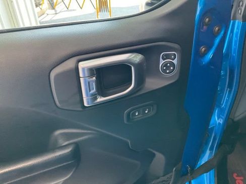 Used 2021 Jeep Gladiator Mojave AWD/4WD image 5