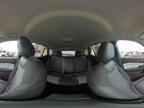 Used 2025 Chevrolet Trax LT w/ LT Convenience Package FWD image 36