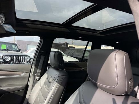 Certified 2025 Cadillac XT6 Premium Luxury w/ Platinum Package image 18