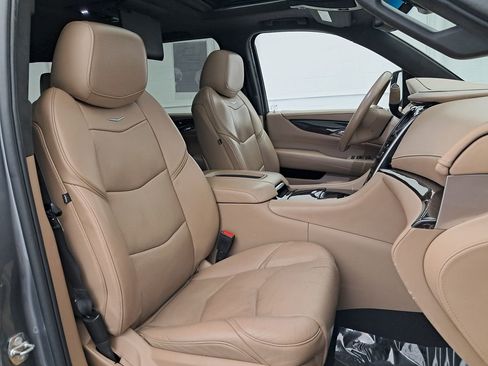 Used 2020 Cadillac Escalade ESV Platinum image 46