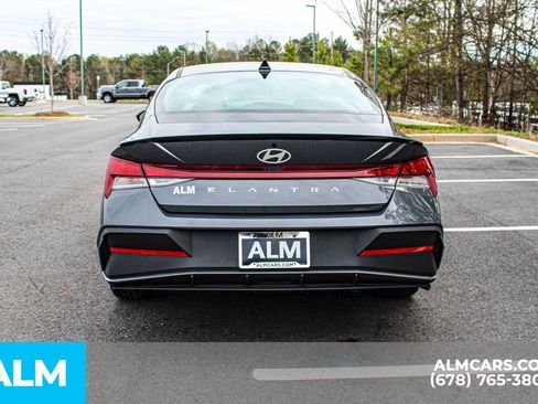 Used 2025 Hyundai Elantra Sport image 11