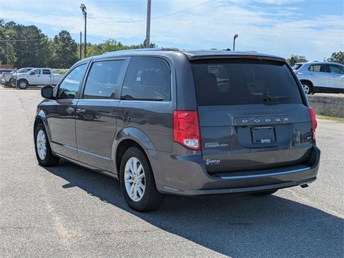 Used 2020 Dodge Grand Caravan SXT image 4