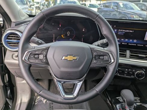 Used 2025 Chevrolet Trax LT w/ LT Convenience Package image 22