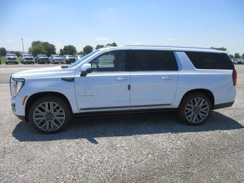 New 2026 GMC Yukon XL Denali Ultimate AWD/4WD image 7