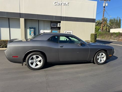 Used 2012 Dodge Challenger SXT image 12