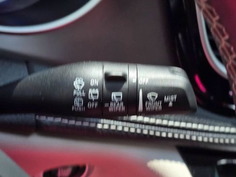 Used 2024 Chrysler Pacifica Limited FWD image 29
