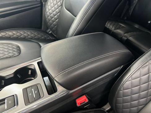Used 2024 Ford Edge Titanium AWD/4WD image 30
