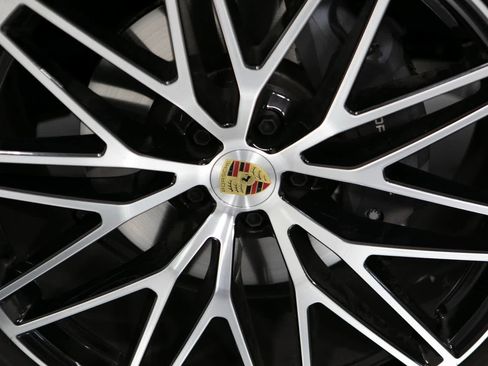 Certified 2026 Porsche Macan AWD/4WD image 11