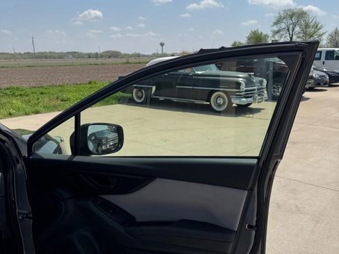 Used 2021 Subaru Crosstrek 2.0i Premium image 9