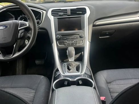 Used 2016 Ford Fusion SE FWD image 13