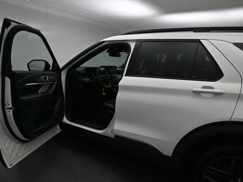 New 2026 Ford Explorer ST w/ Sun And Sound Package image 8