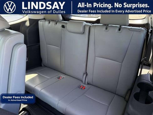 Used 2022 Toyota Highlander XLE FWD image 15