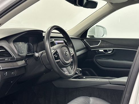 Used 2020 Volvo XC90 T6 Momentum w/ Protection Package Premier image 15