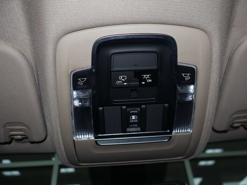 Used 2019 RAM 1500 Laramie AWD/4WD image 31